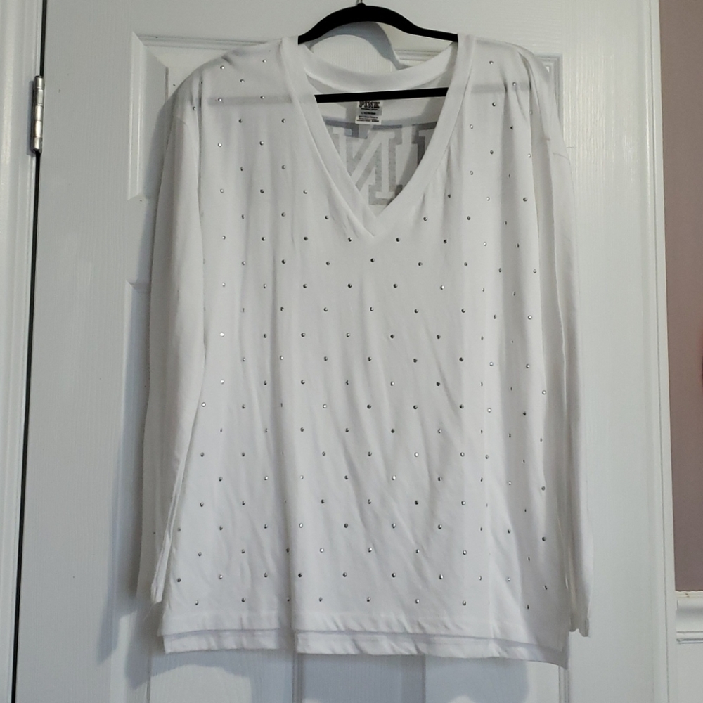 V neck long sleeve tee